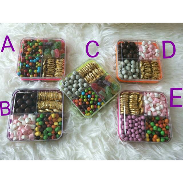 

Coklat toples sekat 4 paket lebaran parcel lebaran delfi lagie A