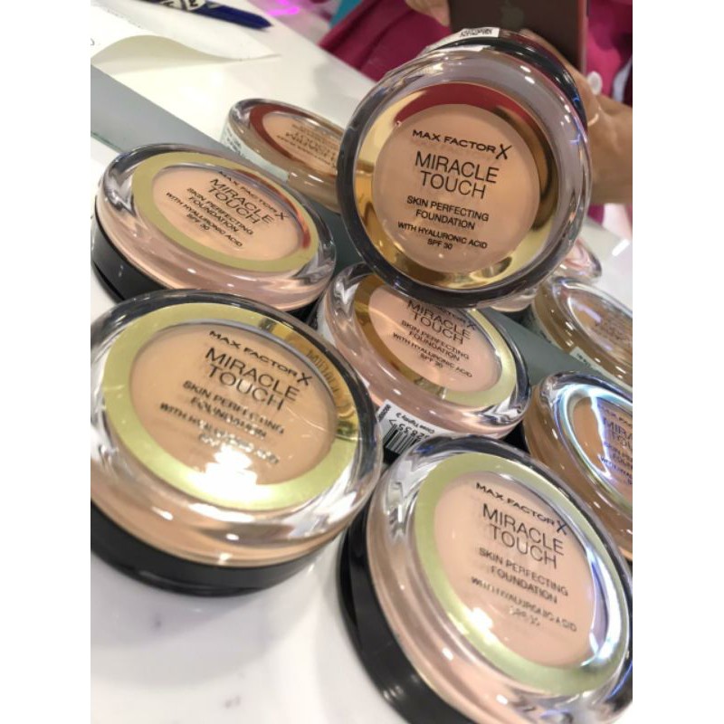 MAX FACTOR X Miracle Touch Skin Perfecting Foundation