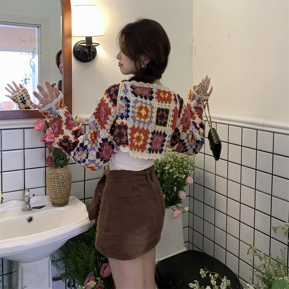 Red Retro Warna Hollow Crochet Rajutan Wanita Musim Panas 2022 Baru Bahasa Perancis Tipis Cardigan Pendek Top Pakaian