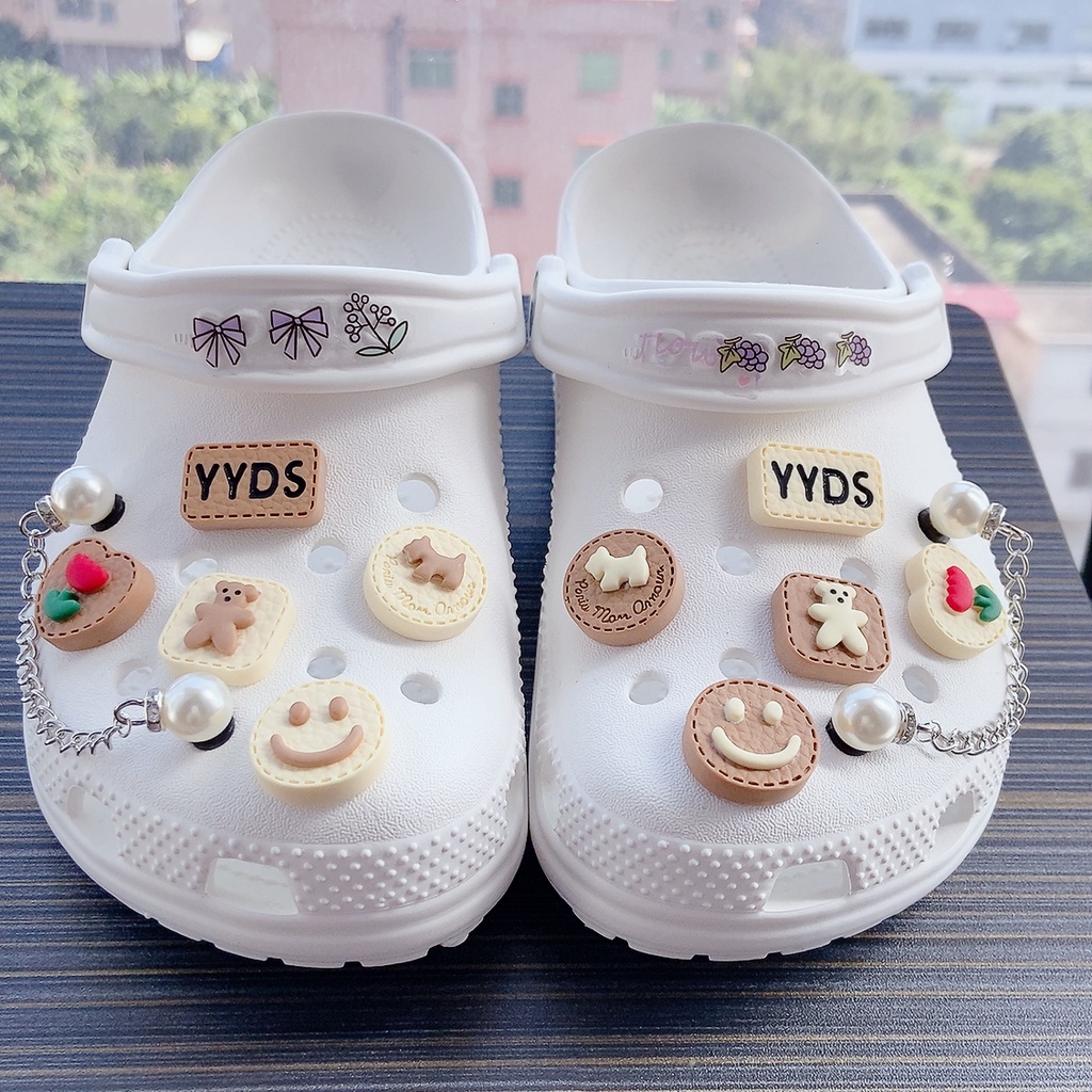 Charms Charm Sepatu Sandal Charm Crocs jibitz Crocs Motif Smiley Face Warna Kopi