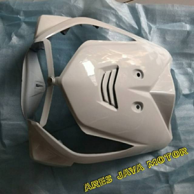 Tameng depan putih Beat karbu