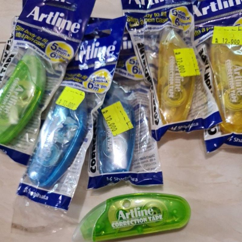 

Tipe X kertas. Artline correction tape