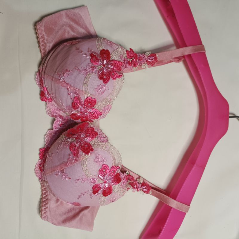 preloved bra triumph size 34 B busa push up lepas pasang