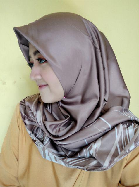 VELVET Umama Jilbab Satin Hijab Kerudung Scarf Segi Empat 