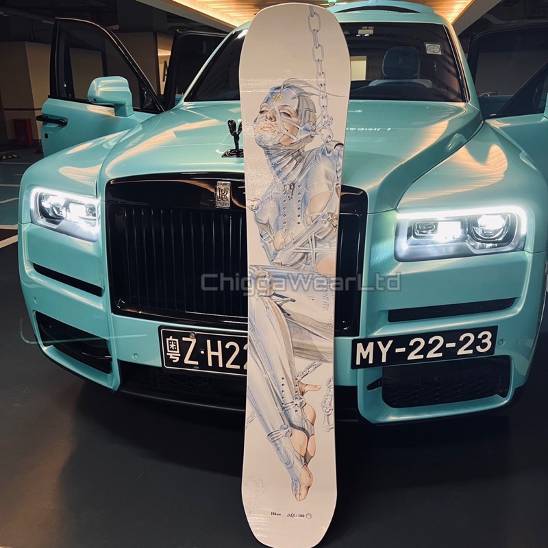 CHIGGAHajime Sorayama Snow Board