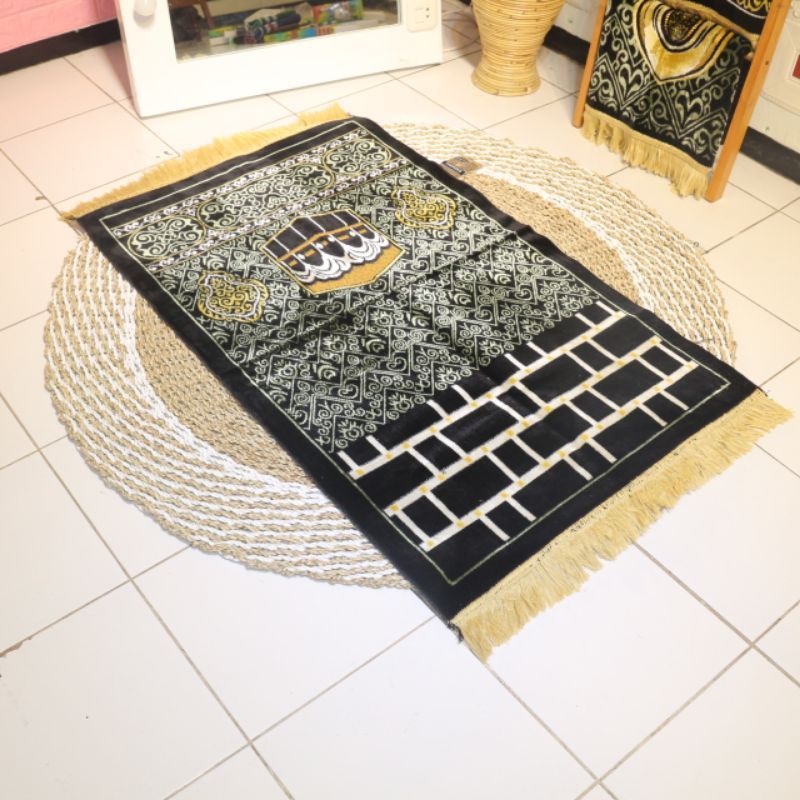 SAJADAH TURKY HITAM KISWAH TEBAL LEMBUT SAJADAH PREMIUM LIMITED EDITION SAJADAH DEWASA UKURAN 70×110 CM