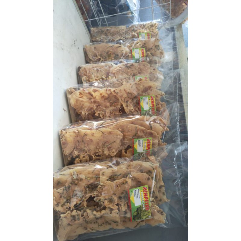 

Peyek Kacang Premium