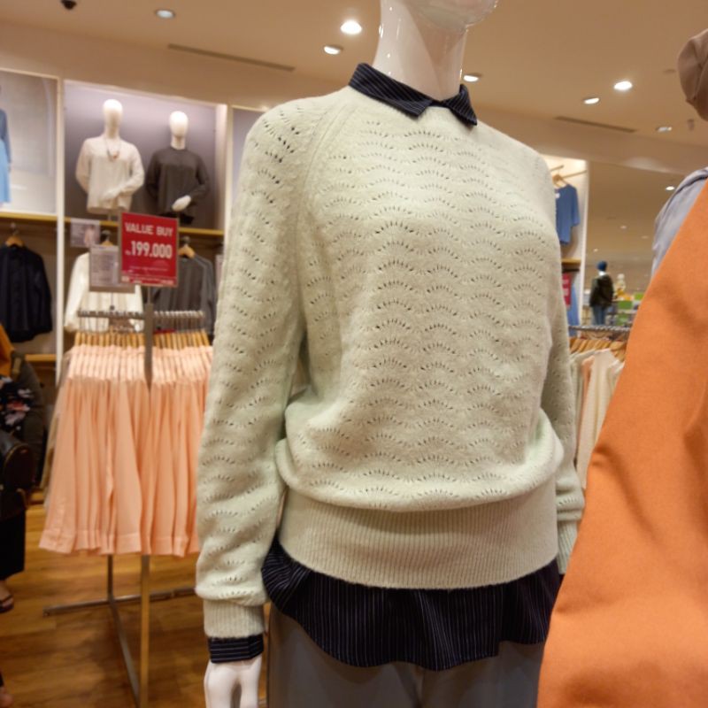 UNIQLO ORIGINAL ASLI DIJAMIN READY SALE 80% Sweater Rajut 3D Knit Lengan Panjang Katun Spandex Polos