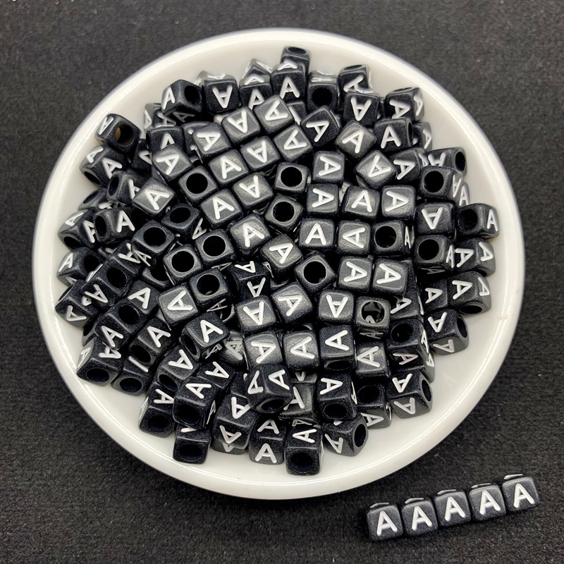 100Pcs/Pack 6*6mm hitam persegi manik-manik huruf A-Z