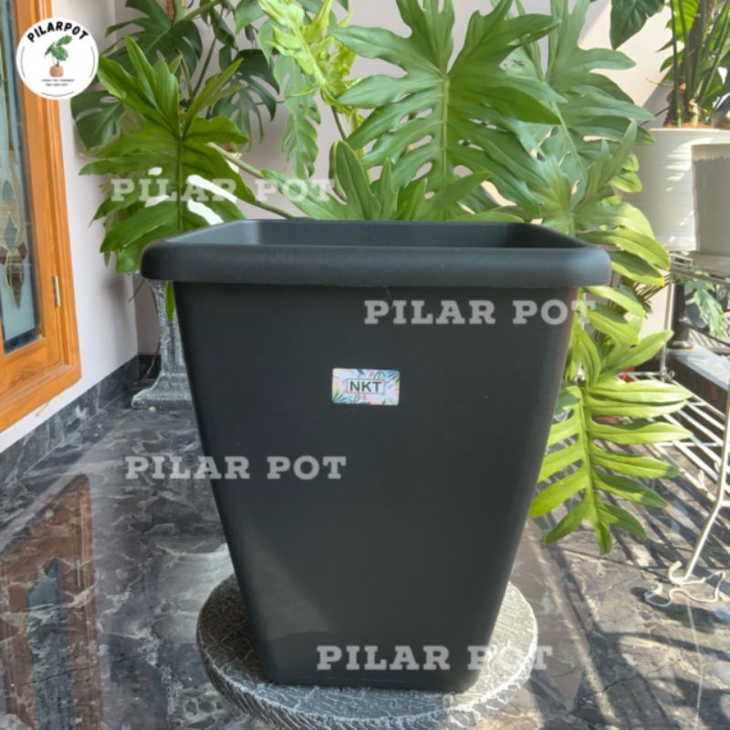 pot bunga tanaman kotak tinggi NKT HOYA 40 HITAM diameter 31cm - NKT HOYA