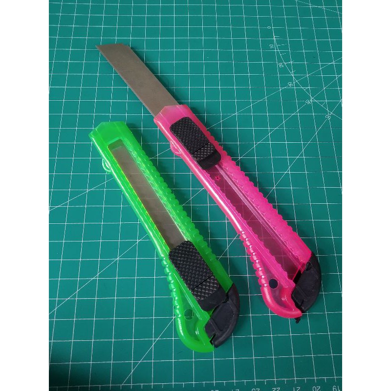 

Kater 14Cm Cutter Knife/ Kater Pemotong Kertas