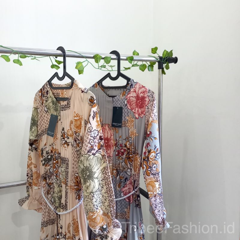 Gamis Motif Bunga Plisket by GRATIAS