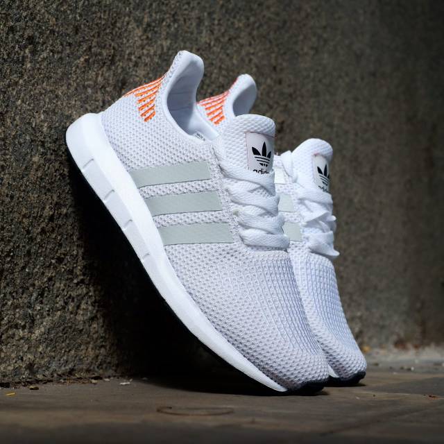 ​ADIDAS SWIFT RUN WHITE 