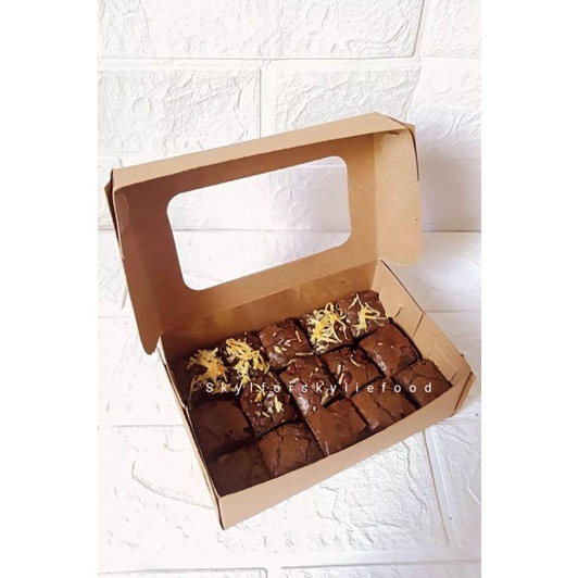 

Fudgy Brownies ukuran 10 X 15 cm (Loyang Sekat) made by PO