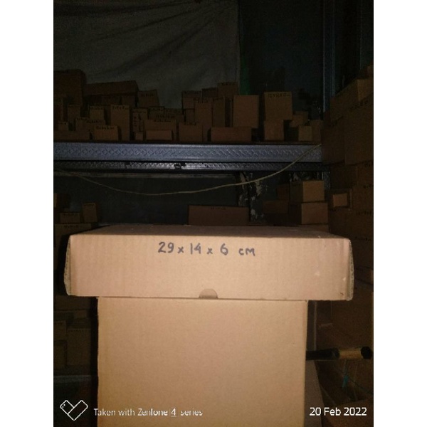 

Kardus kain,sarung dll 29x14x6 cm tebal polos luar dalam