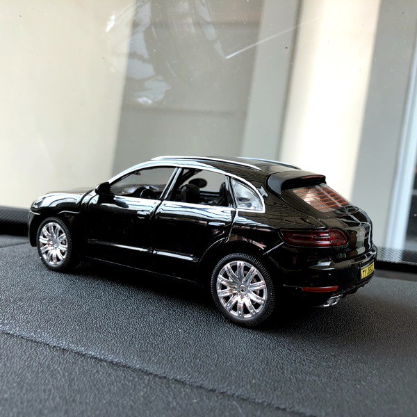 Pajangan PORSCHE MACAN TURBO Miniatur Parfum Parfume Pewangi Mobil