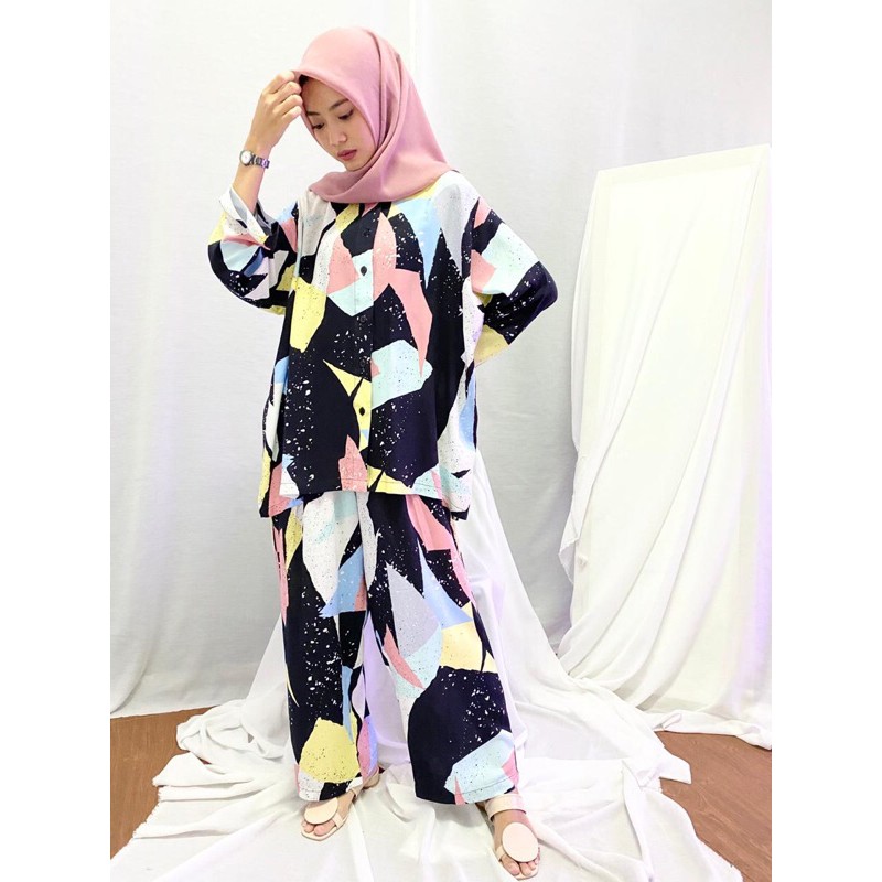 Zela set Motif Hitam Abstrak