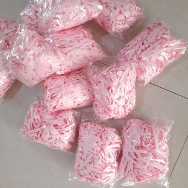 

Shredded paper pink 40 G / ready stock / kertas serut pink