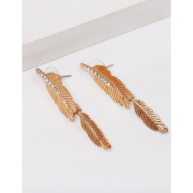 LRC Anting Tusuk Fashion Gold Golden Feather Stud Earrings D07471