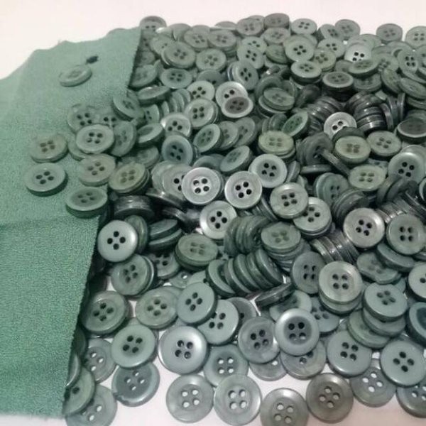 kancing 4 lobang /Kancing Baju Gepeng /Kancing Baju Diameter 11mm isi 144pcs per pack