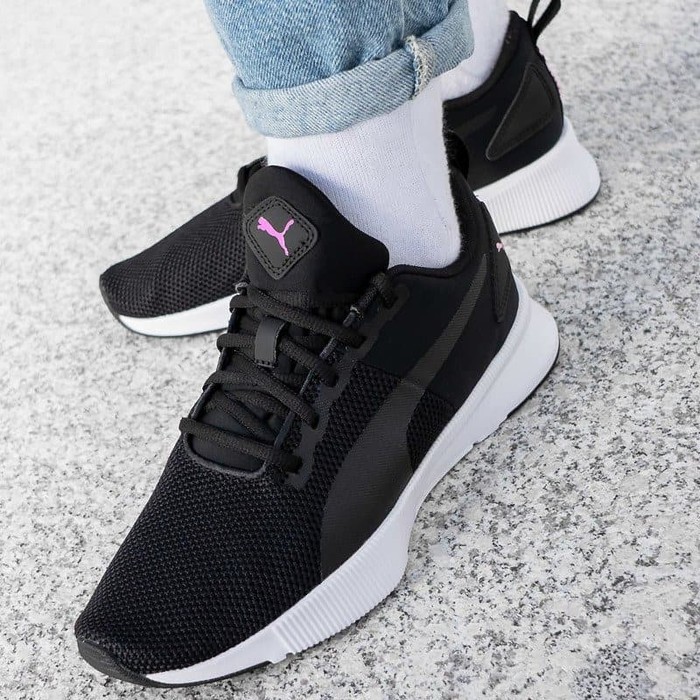 Sepatu running puma black/white FLYER RUNNER 192257 05