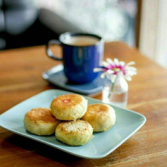 

BestSeller|10.10[LR 032]|Bakpia keju (cheese pie) by bakpia balong