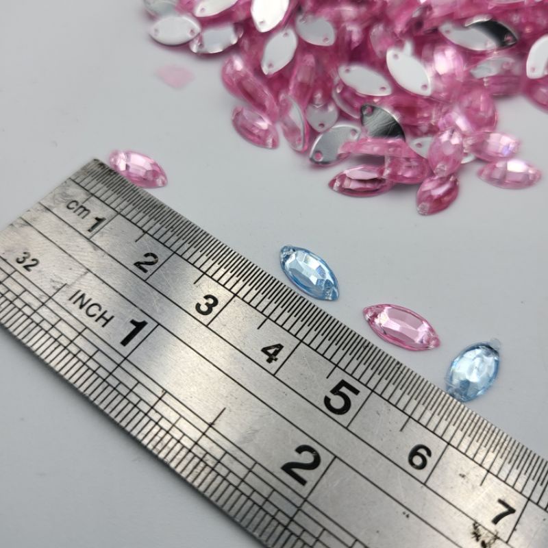 DAIMON RESIN KRISTAL JEPANG MOTIF LANCIP UKURAN 5X10 MM ANEKA WARNA KUALITAS AA SUPER KILAU DAN BAGUS PER LUSIN