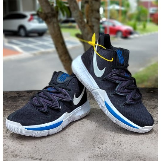 NIKE KYRIE 5 DUKE AWAY