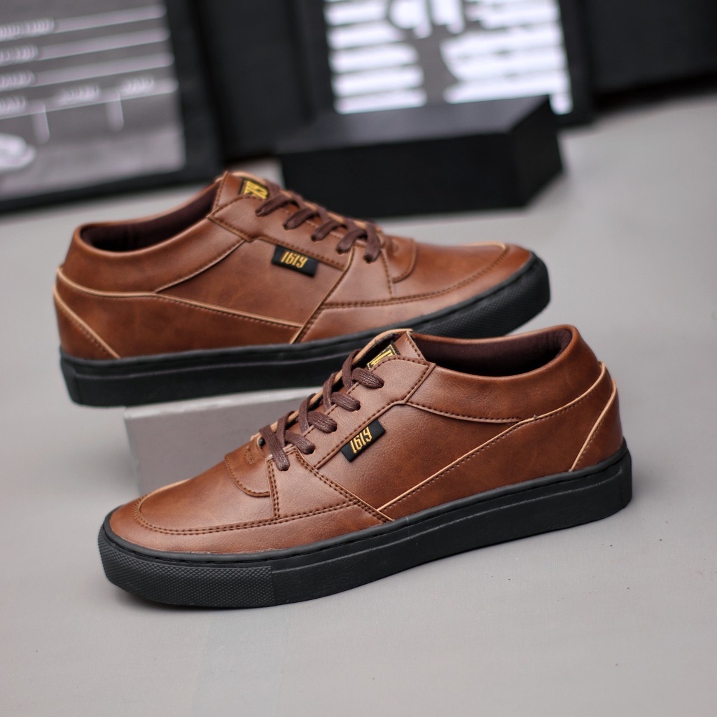 ROBET Sepatu Sneakers Pria Kulit Sintetik Casual Kerja Kantor Kuliah Original Footwear