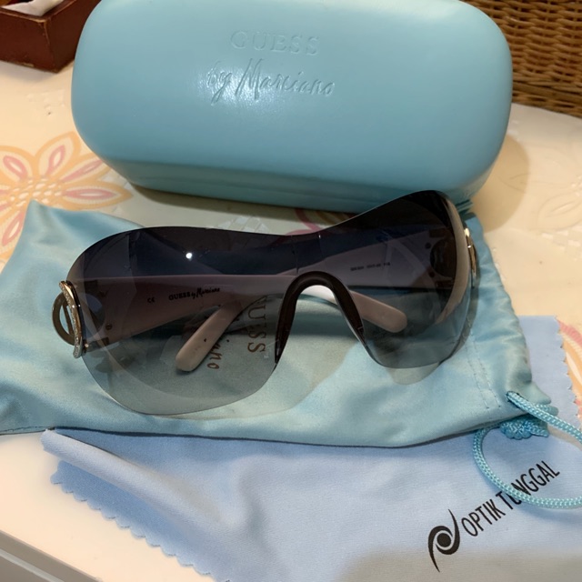 Guess by Marciano women's sunglasses fullset box dustbag original optik tunggal kacamata hitam SALE