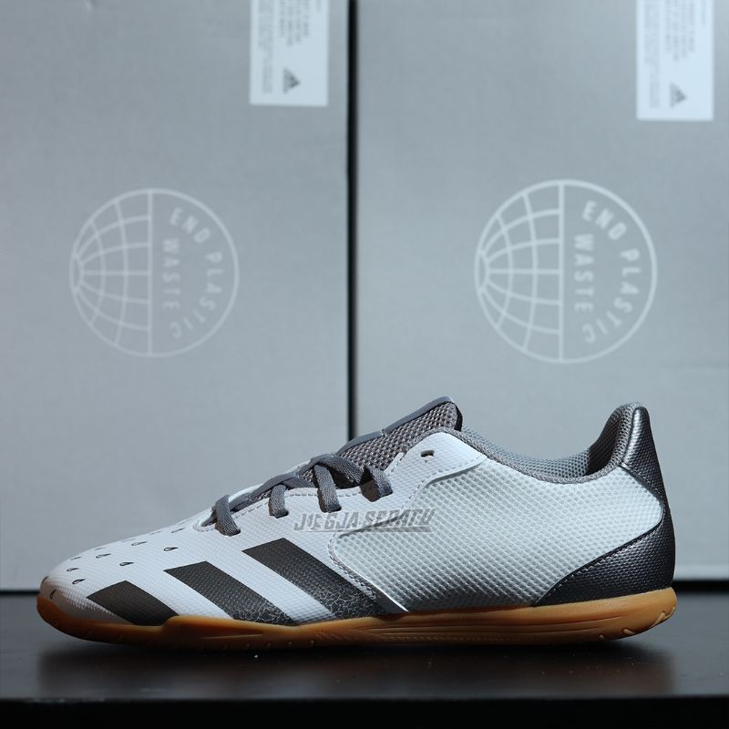 Adidas Sepatu Futsal Predator Freak.4 IN Sala - Ftwhite/Ironnmt/Solred