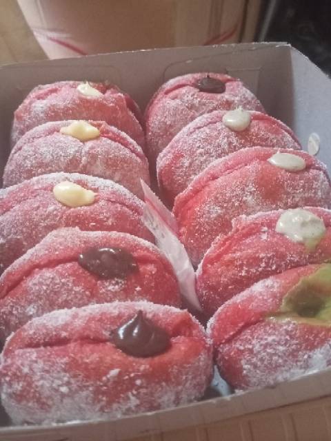 Donat bomboloni red velvet