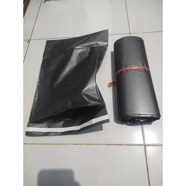 

Polymailer Hitam HD Ekonomis Ukuran 25 X 35 Isi 100 pcs - Polymailer Lem