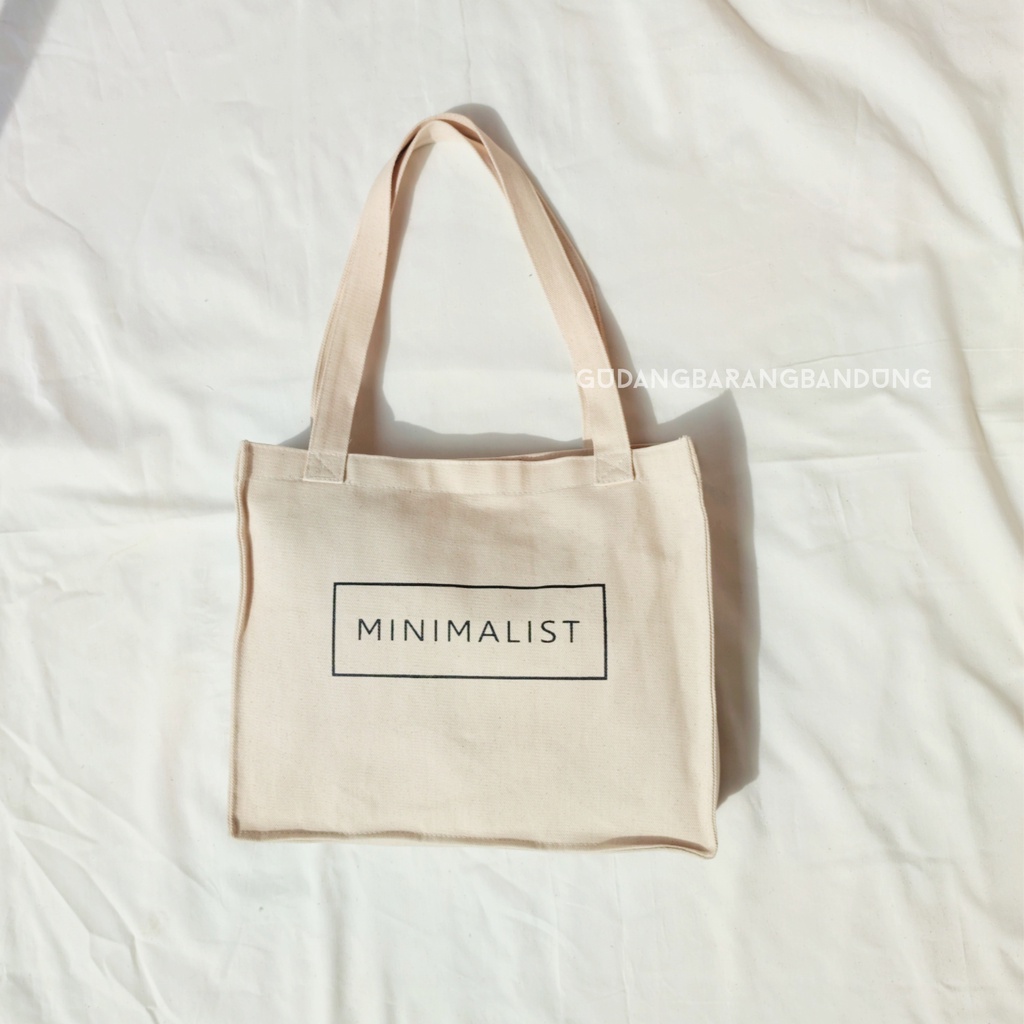 Tote Bag Kanvas dengan Desain Square Minimalist: Simplicity yang Elegan dalam Gaya