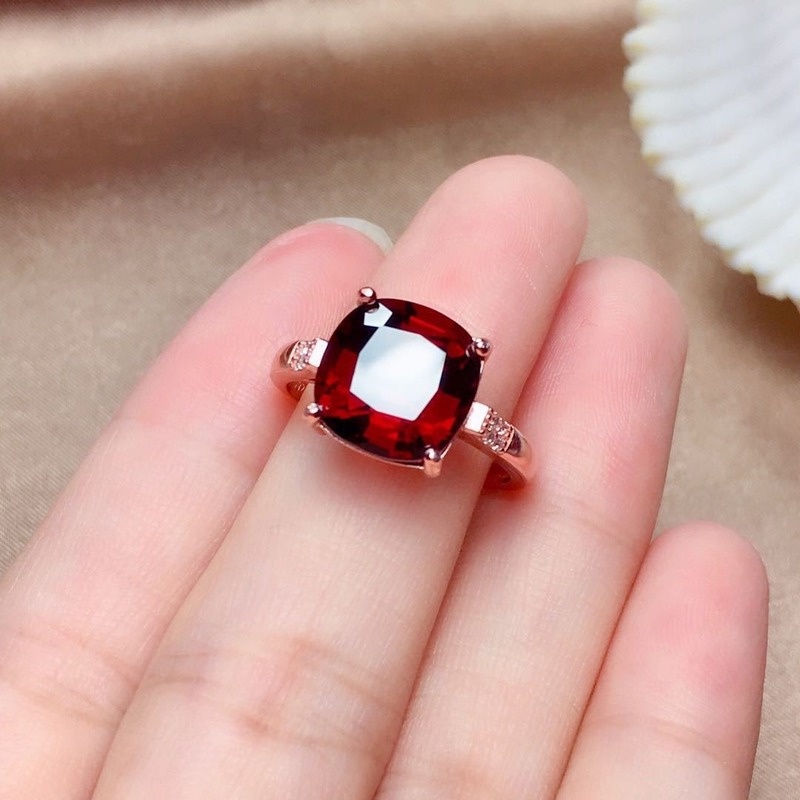 Luxury Fashion Red Ring