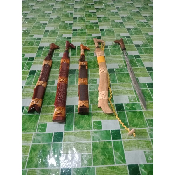 Seni mandau kegunaan  Hiasan / aktivitas keseharian / Tempilan