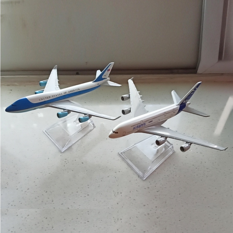 Model Pesawat Terbang Airbus 380 A380 Original Bahan Metal Dengan Display Stand