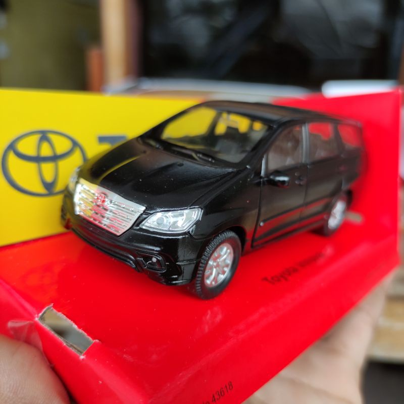 Diecast Miniatur mobil Toyota Innova Barong Mainan Mobil Toyota Kijang Innova Replika pajangan murah