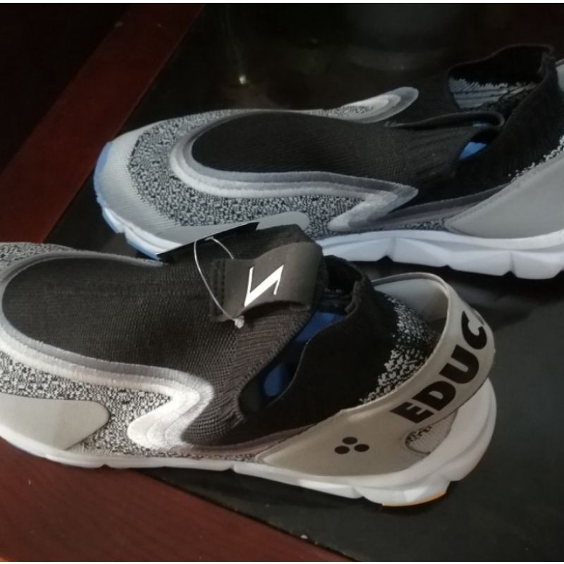 Sepatu League sadega runner pria