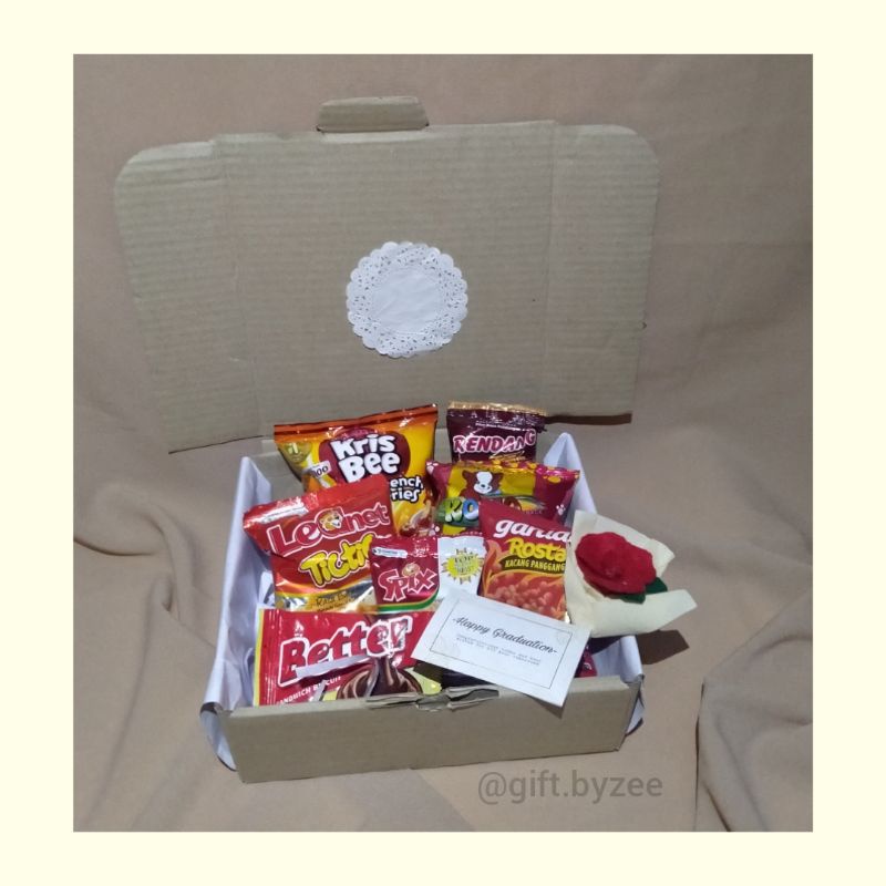 

gift box/ kotak kado/ kado ulang tahun/ kado wisuda/ snack box/ hampers/