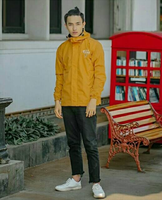 Jaket Parasut Pria Wind Breaker Wolv