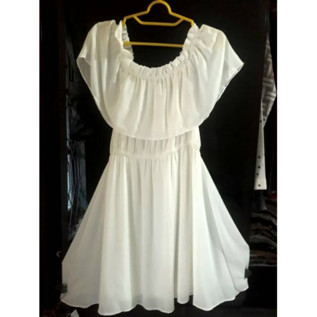 Dress putih Ada Woman