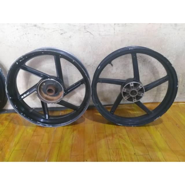 velg set tapak lebar depan belakang pnp vixion, byson scorpio
uk 2,50 inch ring 17 uk 350 inch r
