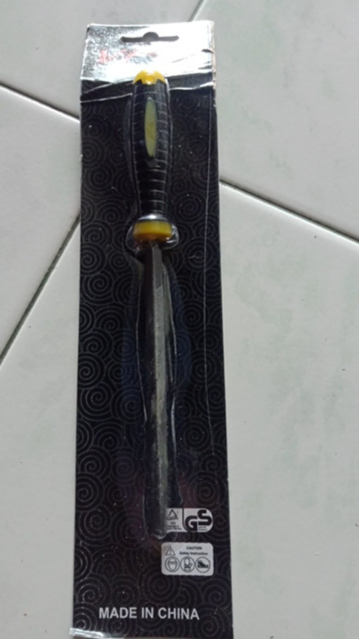 Kikir Gergaji Handle Karet Segitiga 4 Inch