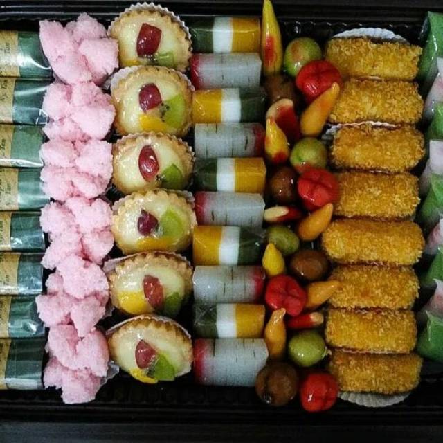  Aneka  kue basah jajanan  pasar  snack box syukuran area 