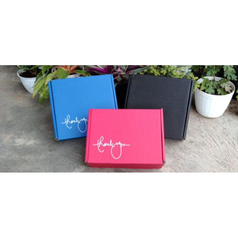 

Box 24x19x8 cm hamper/kardus/baju