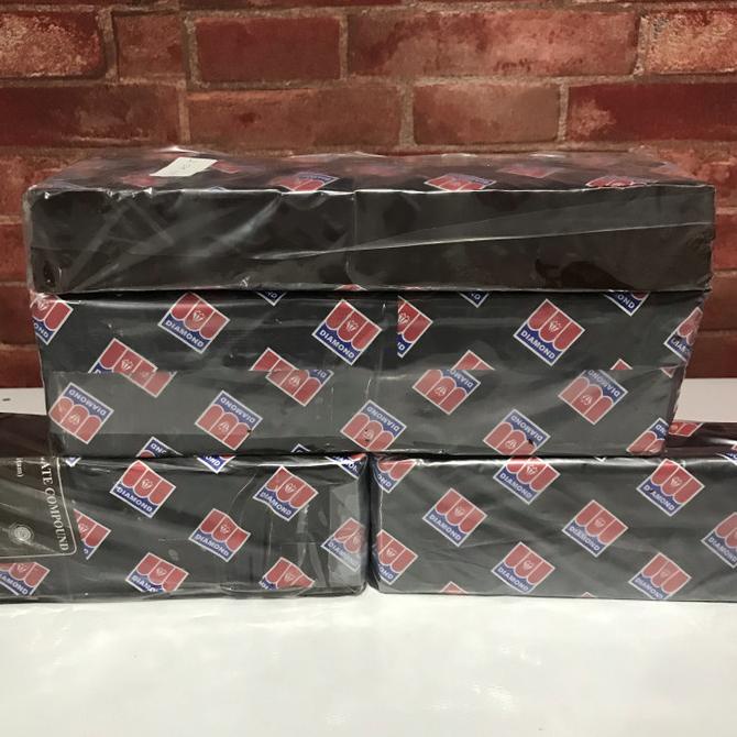 

Bahan Kue Diamond Dark Chocolate Compound 1Kg