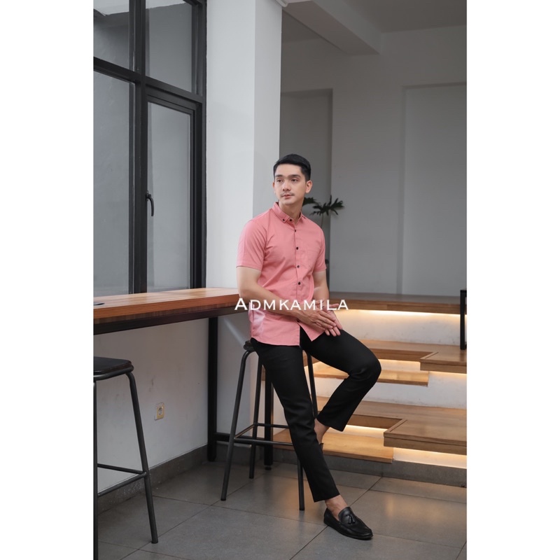 Kemeja pria polos slimfit kasual basic HeM lengan pendek pink salam