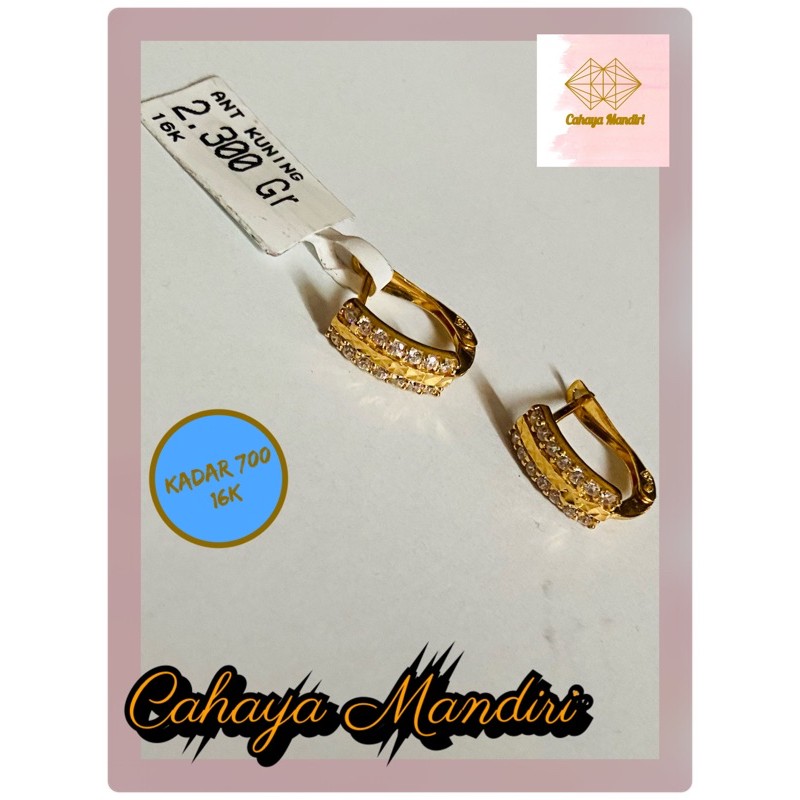 Anting Emas kadar 700 Berat +/- 2,3 gram