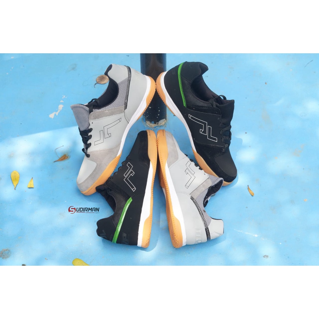 Zethro Sepatu Futsal MVP